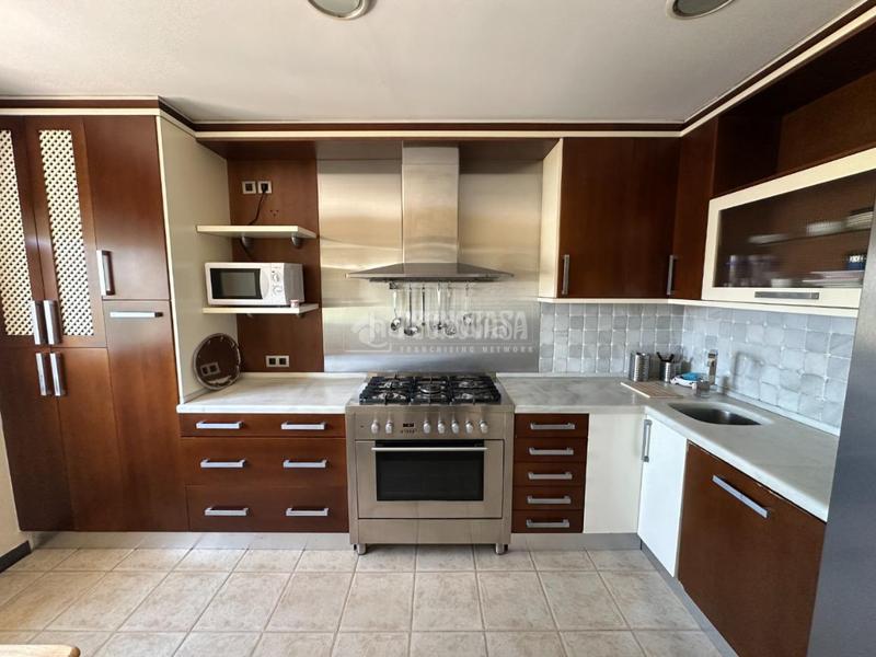 Foto 8b2dac86-9207-444e-a776-0c81771ee931. Casa bifamiliare con riscaldamento parcheggio in Los Villares Arganda del Rey
