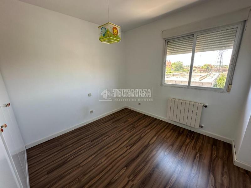 Foto 96b5fae2-65a3-48e7-95d4-596a6db98a1f. Casa bifamiliare con riscaldamento parcheggio in Los Villares Arganda del Rey