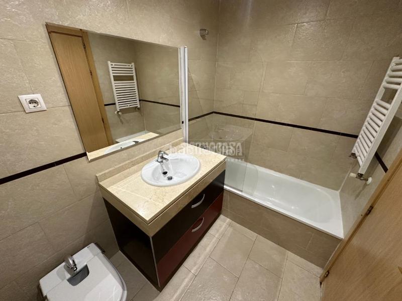 Foto 5dd3a6fb-232d-4a37-b49f-30e15cae5208. Casa pareada casa en venta en Los Villares Arganda del Rey