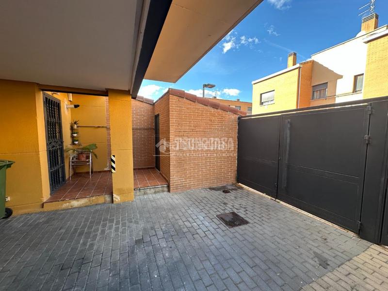 Foto 623057e0-cbd4-4715-8916-67fa27fd19e6. Casa pareada casa en venta en Los Villares Arganda del Rey