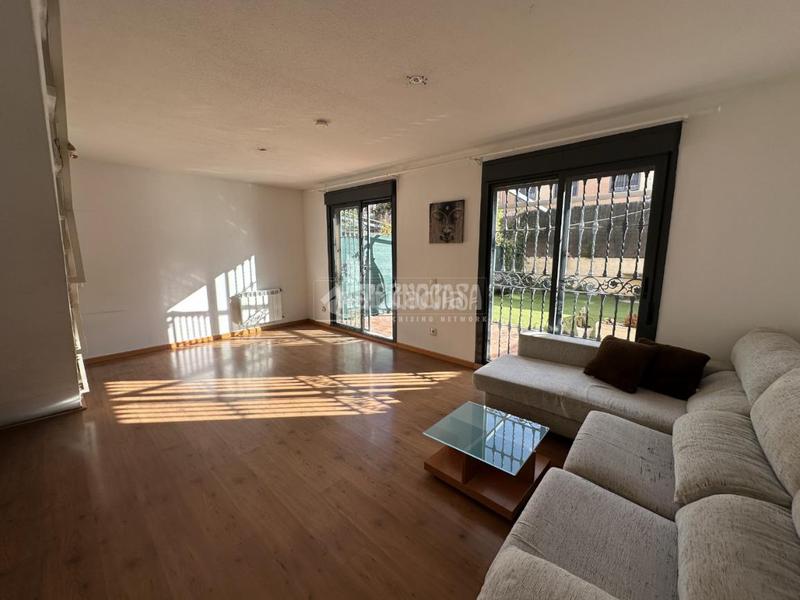 Foto b2f72b55-2b27-4de9-9e9f-bff2274e76df. Casa pareada casa en venta en Los Villares Arganda del Rey