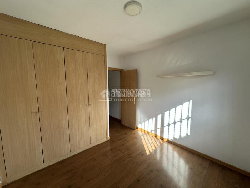 Foto bdd2a13d-64a1-4bc1-8eba-0bae9efde027. Casa pareada casa en venta en Los Villares Arganda del Rey