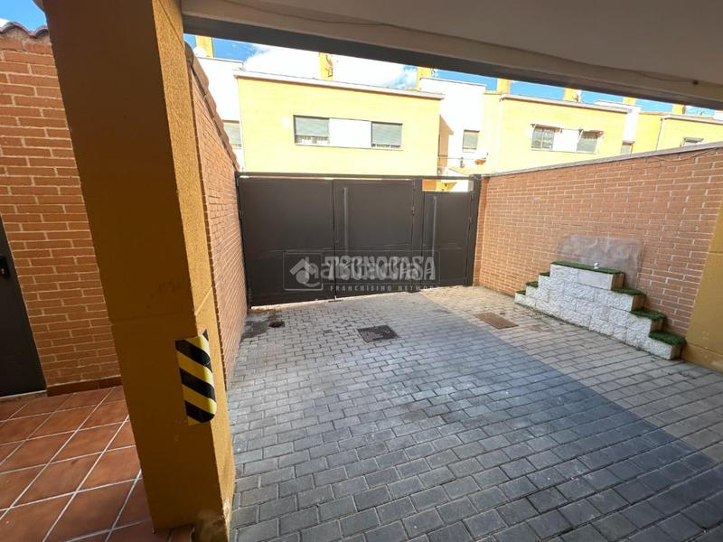 Foto c77f9412-9d54-46e0-8524-289e01320acc. Casa pareada casa en venta en Los Villares Arganda del Rey