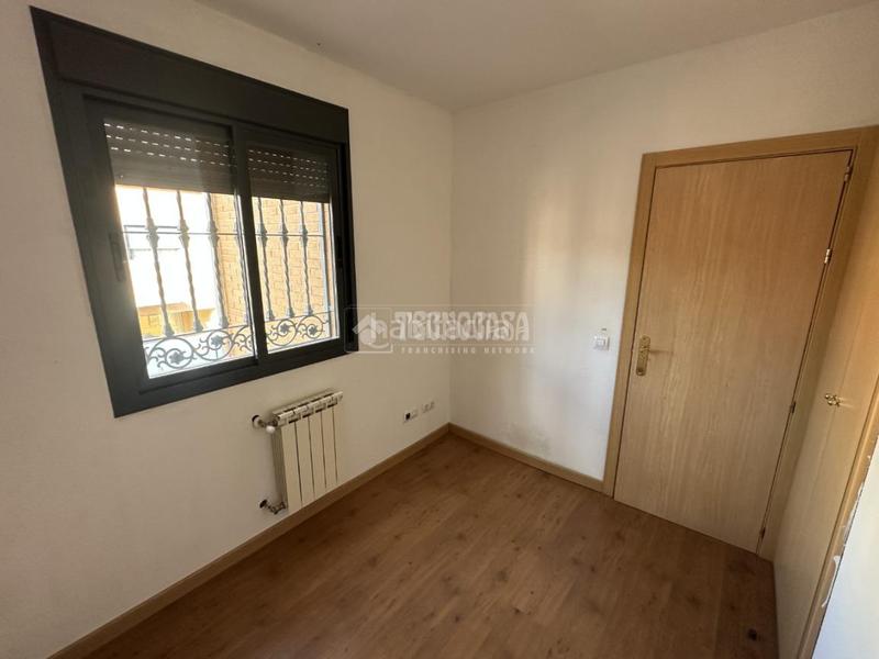 Foto e8828c89-8efe-44b1-addd-6202a479ca68. Casa pareada casa en venta en Los Villares Arganda del Rey