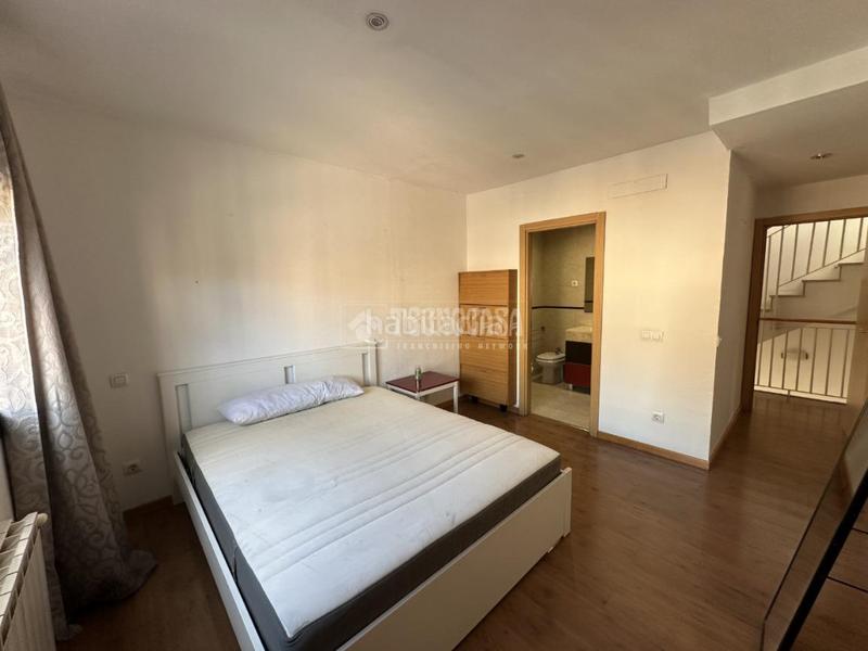 Foto f3d4f58b-0474-40e3-bf9c-cd8c4e5849cd. Casa pareada casa en venta en Los Villares Arganda del Rey