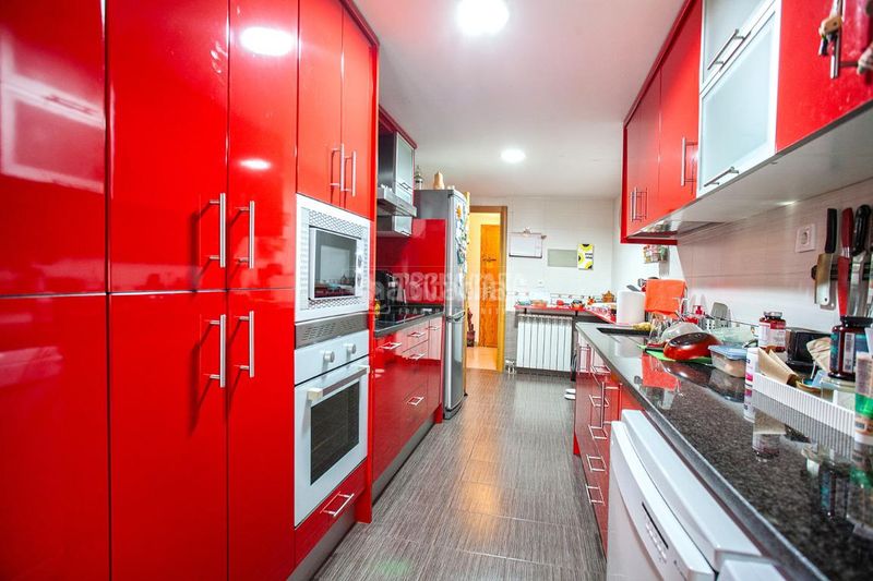 Foto 073c1ebf-3a1b-4be9-94b3-14aac9473c6d. Casa aparellada amb calefacció aparcament piscina a Arganda del Rey