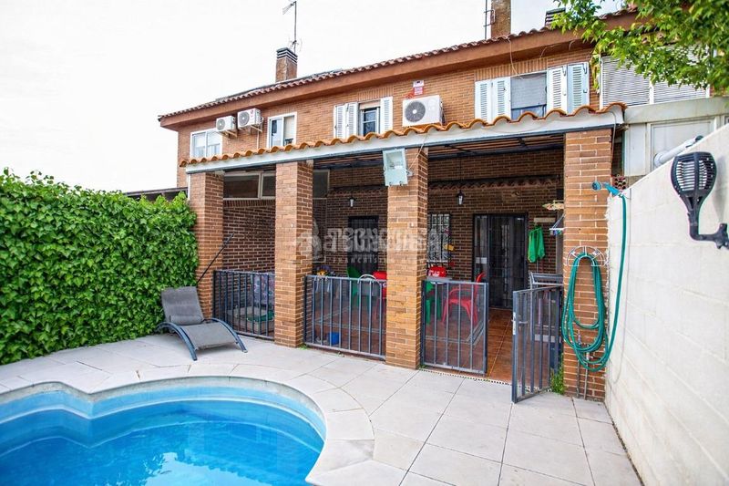 Foto 0c35ba67-4472-424e-8579-e714de3c64fa. Casa aparellada amb calefacció aparcament piscina a Arganda del Rey