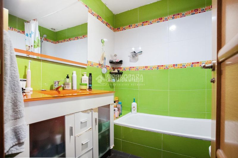 Foto 1858bc6e-e1b2-4df4-aa76-7f26645c5e4e. Casa aparellada amb calefacció aparcament piscina a Arganda del Rey