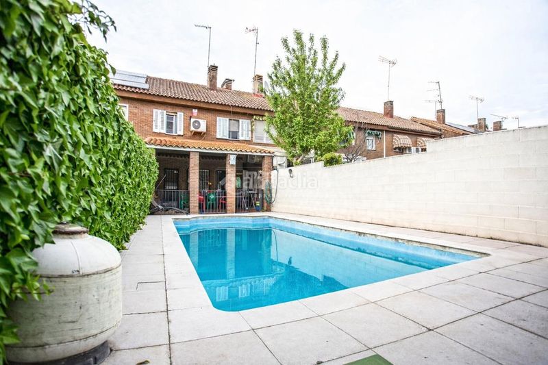 Foto 4a54f7cf-b692-4106-b5c5-6723de947f63. Casa aparellada amb calefacció aparcament piscina a Arganda del Rey