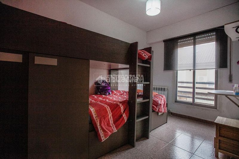 Foto 60015e8c-ad96-449f-8afa-6f2d23e2aa09. Casa aparellada amb calefacció aparcament piscina a Arganda del Rey