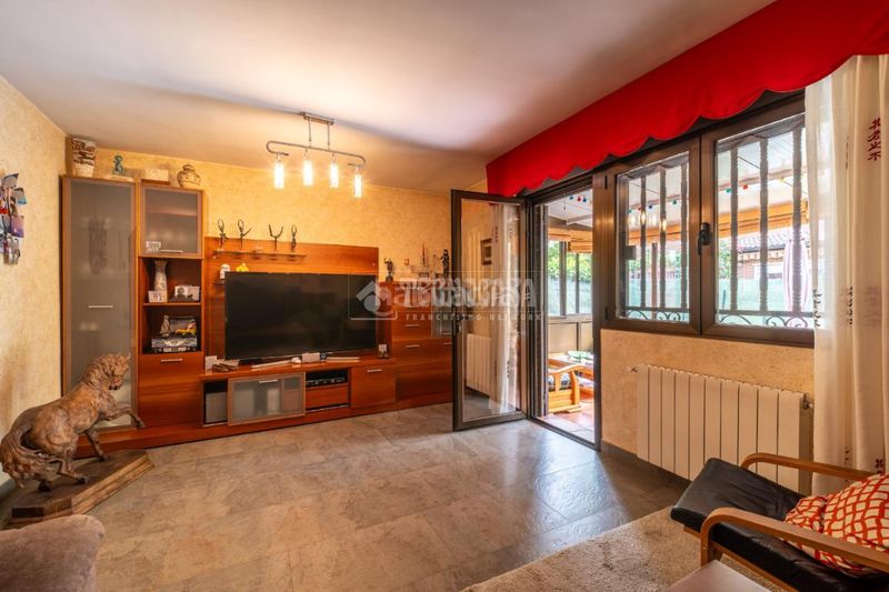 Foto 0a41a014-f244-4894-b2ec-b70817e41b13. Casa aparellada a La Poveda Arganda del Rey