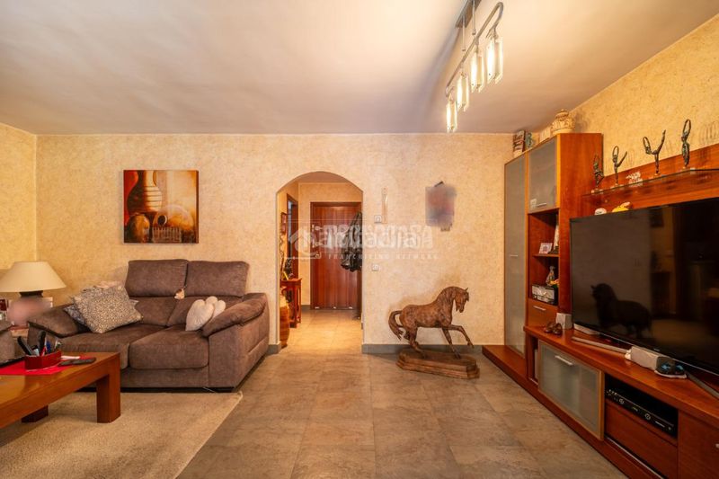 Foto 4920f614-b7e3-417a-840f-c4b319d34334. Casa aparellada a La Poveda Arganda del Rey