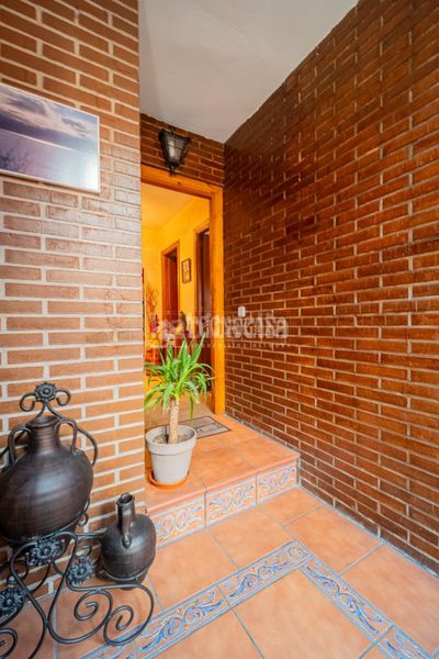 Foto 6ef70f33-ccaa-416c-b02b-e9e995e7c340. Casa aparellada a La Poveda Arganda del Rey