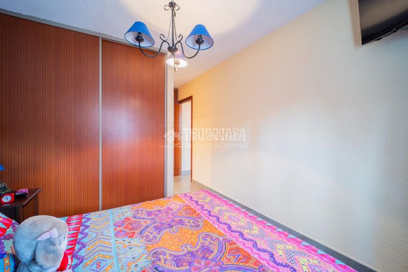 Foto 786ea1d8-5016-4f87-b07c-e32f42813682. Casa aparellada a La Poveda Arganda del Rey