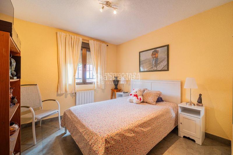 Foto c6b1d784-e6ba-4ade-a165-baf8477bcb7f. Casa aparellada a La Poveda Arganda del Rey