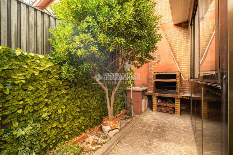 Foto c91cb1da-f516-45be-bc27-bfb491b02ca6. Casa aparellada a La Poveda Arganda del Rey