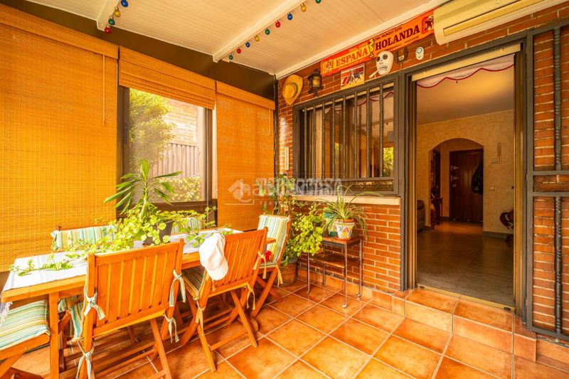 Foto de282048-acfa-489e-8fdb-ecca980896c3. Casa aparellada a La Poveda Arganda del Rey