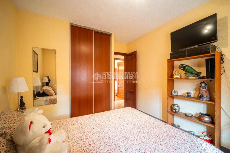 Foto fd67b0c7-52fb-4a2b-ab9b-6f6b66d18038. Casa aparellada a La Poveda Arganda del Rey