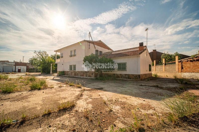 Foto 3b16978a-3b28-4bbb-8cd2-bcff052933ac. Casa amb calefacció a La Poveda Arganda del Rey