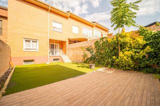 Towny house in Los Villares. Casa en venta en arganda del rey
