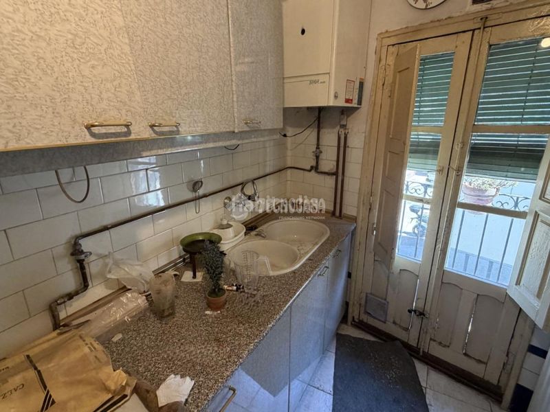 Foto 568621f9-d9a0-46b1-b105-8a281a49d57b. Casa aparellada amb calefacció a La Poveda Arganda del Rey