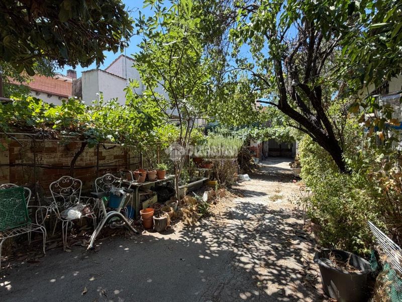 Foto c8b4c9fe-110f-4a23-adfd-7b14914114d1. Casa aparellada amb calefacció a La Poveda Arganda del Rey