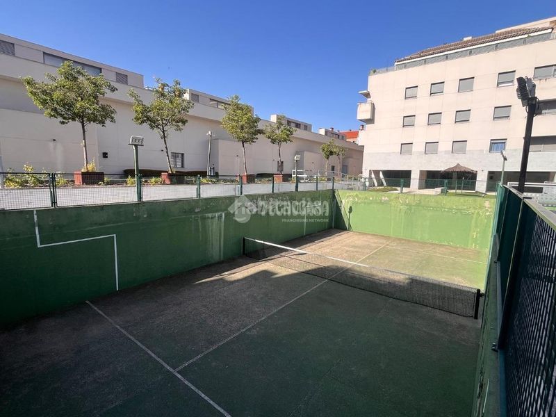 Foto b9105ea1-5775-4e7e-974d-0b5b7ef4225b. Pis amb aparcament piscina a La Dehesa - El Pinar Navalcarnero