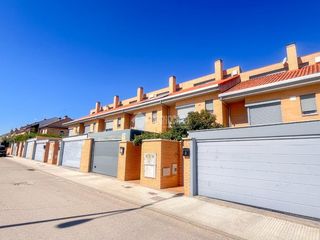 Towny house in La Dehesa - El Pinar. Casa en venta en navalcarnero
