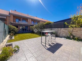 Casa bifamiliare in La Dehesa - El Pinar. Casa en venta en navalcarnero