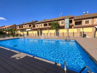 Casa bifamiliare in La Dehesa - El Pinar