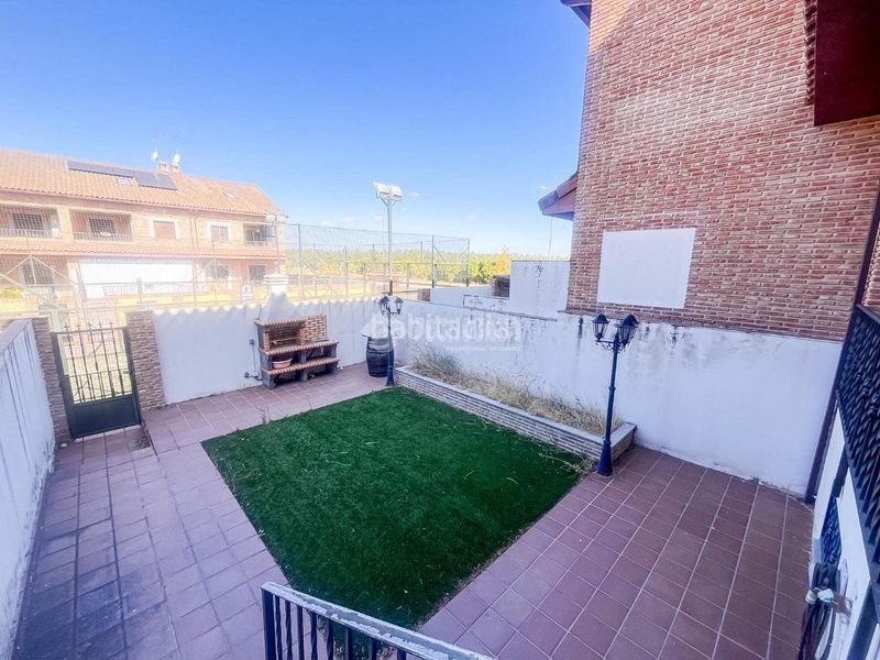 Foto 747d6386-9400-4af2-9ca8-ab036144172e. Casa aparellada amb calefacció aparcament piscina a Navalcarnero