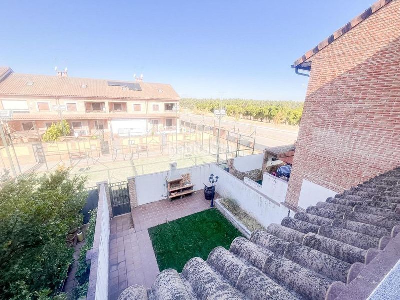Foto ae4e10e3-752d-46e6-b723-ff4c0a18301c. Casa aparellada amb calefacció aparcament piscina a Navalcarnero