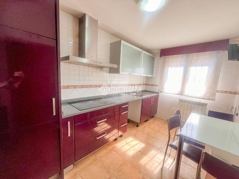 Foto bffcdf29-1ce7-424c-9cbe-ef601d6eb341. Casa aparellada amb calefacció aparcament piscina a Navalcarnero