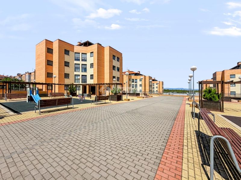 Foto fa8f8d37-c02b-4d7c-a18d-44e2b9e95786. Piso  en venta en La Dehesa - El Pinar Navalcarnero