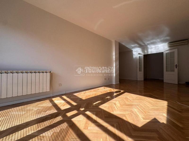 Foto 17ae5026-1d1a-4e74-9a67-1f0171240b9f. Location appartement avec chauffage dans Pinar del Rey Madrid