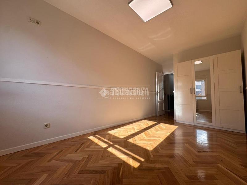 Foto eebe4054-ef3e-49d2-a87e-7fbf92f21b56. Location appartement avec chauffage dans Pinar del Rey Madrid