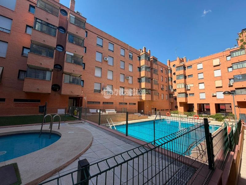Foto 736d82a3-b68b-4370-9b87-d382b51a14d2. Pis amb calefacció aparcament piscina a Pinar del Rey Madrid