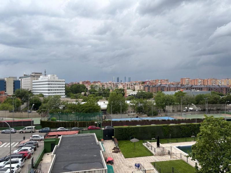 Foto 8bec4081-caab-4983-beff-b0f3c6c724a9. Pis a Canillas Madrid