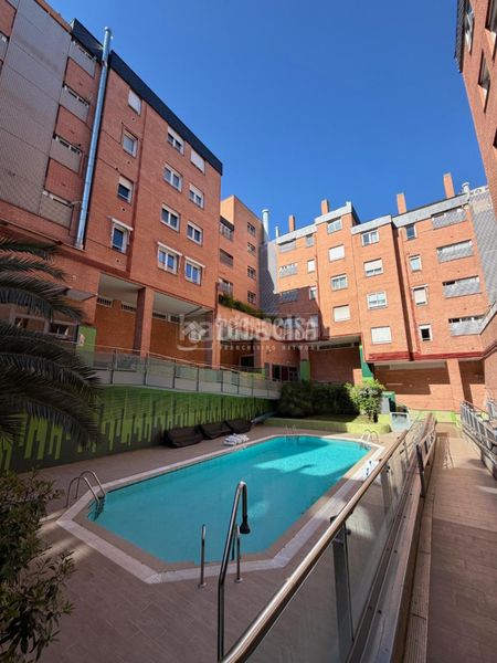 Foto 77d0de78-6888-4581-b40c-8aff902f2ca4. Pis amb calefacció piscina a Pinar del Rey Madrid