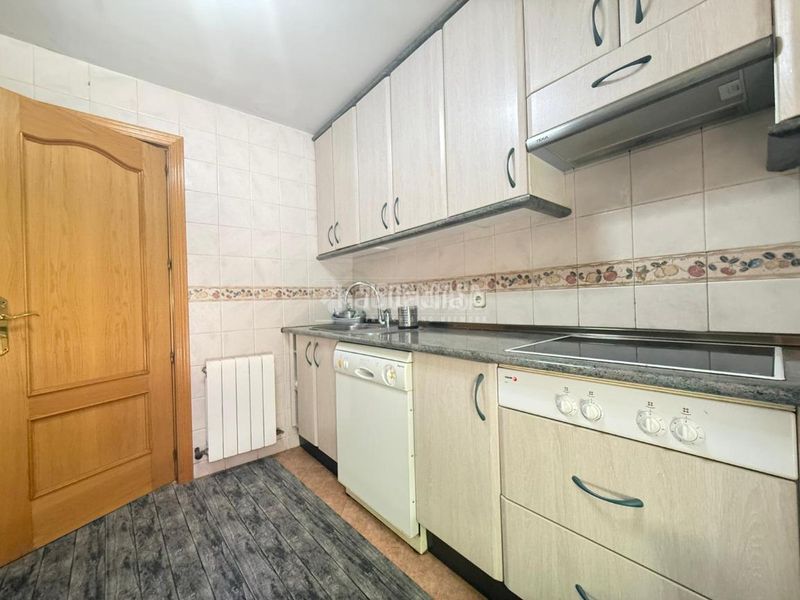 Foto 8889be84-87ae-4829-9290-8a149c5b17e2. Casa amb calefacció aparcament a Pinar del Rey Madrid