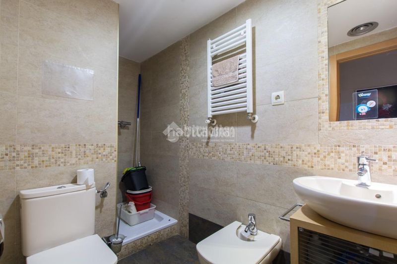 Foto 7fdeffb5-94d4-4a0b-bd86-f7390e85b23e. Local comercial amb calefacció a Pinar del Rey Madrid
