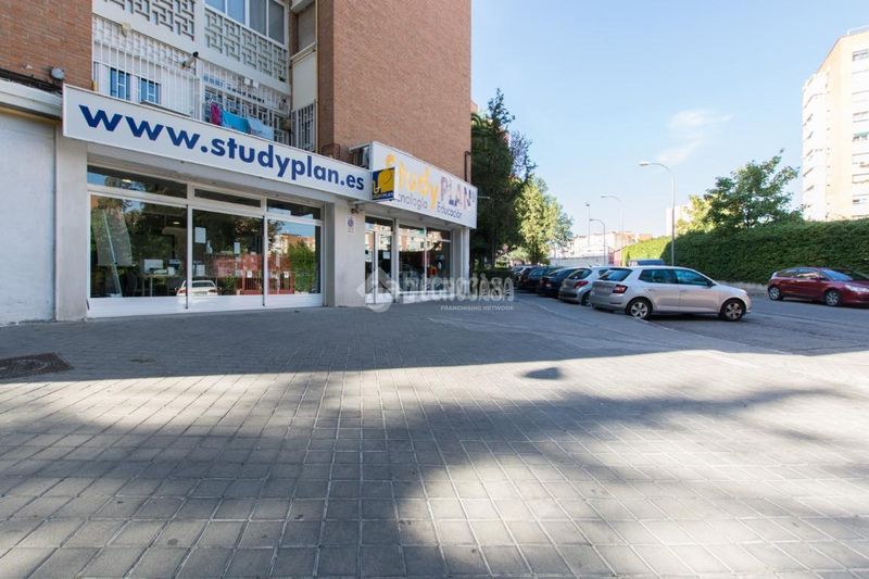 Foto c12bb8b0-8f69-4d25-ad73-ab1e35669c2c. Local comercial amb calefacció a Pinar del Rey Madrid