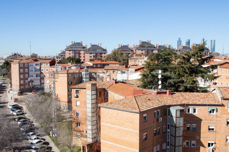 Foto cb3049b9-1b83-486a-8d8b-0277c30ff67e. Pis amb calefacció piscina a Pinar del Rey Madrid