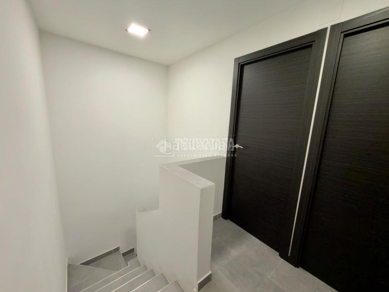 Foto 10be554d-c029-4d7c-b76b-11d63c437a0e. Casa aparellada amb calefacció a Ambroz Madrid