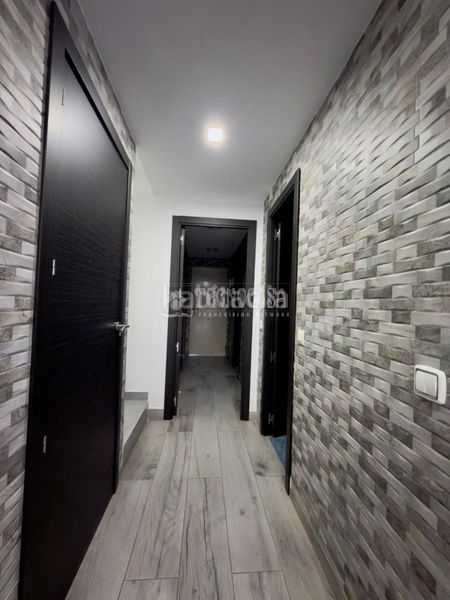 Foto 2b6e7df7-6b76-4502-9e24-4206962e87f8. Casa aparellada amb calefacció a Ambroz Madrid