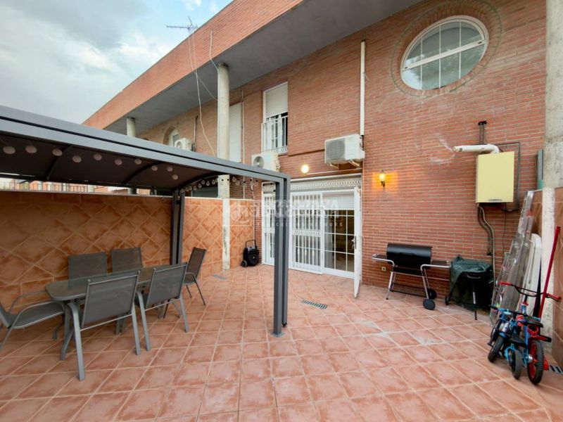 Foto 32ca2dda-f1d0-463a-bea8-9a7310a0b83b. Casa aparellada amb calefacció a Ambroz Madrid