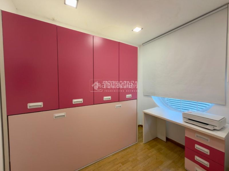 Foto 3dbf8f70-17f4-42ca-865e-7b991f382e5d. Casa aparellada amb calefacció a Ambroz Madrid