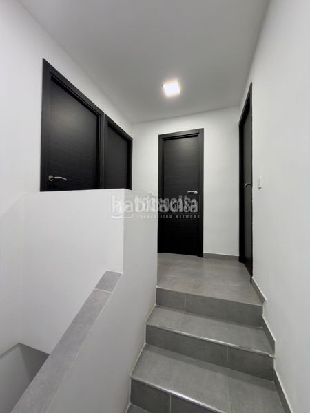 Foto 85b840fa-975a-45aa-81e5-749bf52be746. Casa aparellada amb calefacció a Ambroz Madrid