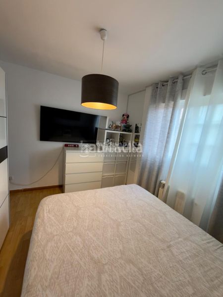 Foto 875d1713-91da-4ca8-bc99-0f2d471b2d69. Casa aparellada amb calefacció a Ambroz Madrid