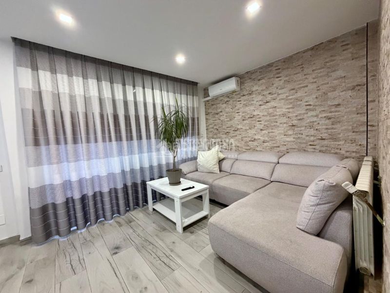 Foto 8f3bf895-d332-4c7a-b424-6bcd0b35b64b. Casa aparellada amb calefacció a Ambroz Madrid